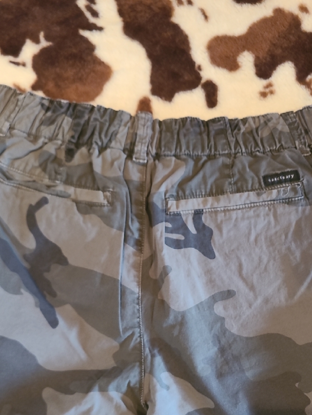 Sanctuary Camo Cargo Shorts in Olive Gray - Picture 5 of 5